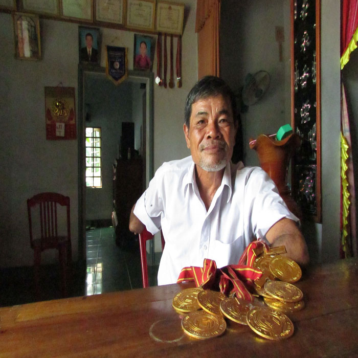 (bgiay)Gã “lâm tặc” không tay xin trả nợ rừng và trở thành “kình (bgiay)Gã “lâm tặc” không tay xin trả nợ rừng và trở thành “kình