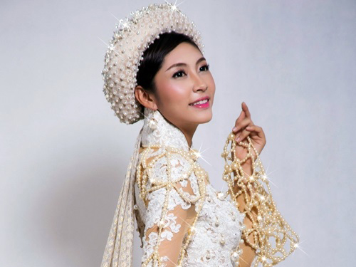 (bgiay)Xôn xao chiếc áo dài Việt Nam 5 tỉ đồng tại cuộc thi hoa h (bgiay)Xôn xao chiếc áo dài Việt Nam 5 tỉ đồng tại cuộc thi hoa h