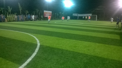 Đại gia hút thuốc lào đi Rolls Royce khánh thành khách sạn 4 sao 