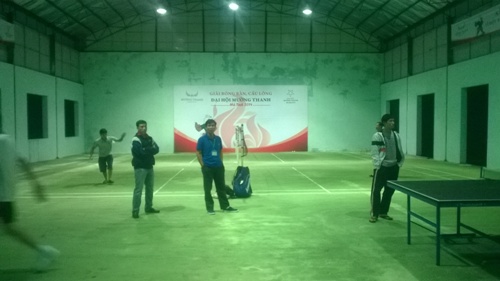 Đại gia hút thuốc lào đi Rolls Royce khánh thành khách sạn 4 sao 