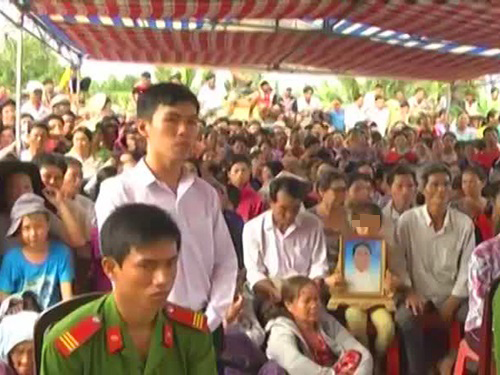 (bgiay)Nỗi đau của bé gái và phiên tòa xử kẻ sát hại mẹ rồi giở t (bgiay)Nỗi đau của bé gái và phiên tòa xử kẻ sát hại mẹ rồi giở t