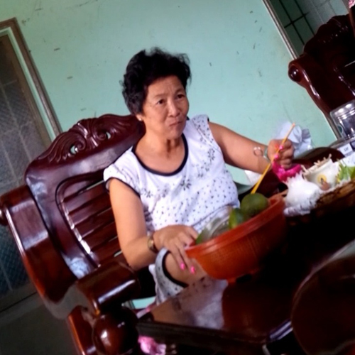 (bgiay)Tây Ninh: Bỏ đồng áng, khoác áo thánh thần, lập “làng xem 