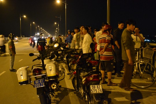 Nam sinh 17 tuổi nhảy cầu tự tử trước mặt bạn gái