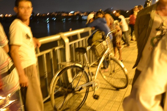 Nam sinh 17 tuổi nhảy cầu tự tử trước mặt bạn gái