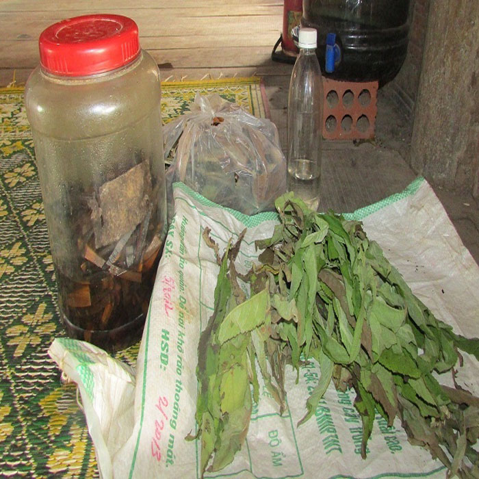 (bgiay)Lạ kỳ thầy lang hơn 40 năm hành nghề chữa gãy xương bằng l (bgiay)Lạ kỳ thầy lang hơn 40 năm hành nghề chữa gãy xương bằng l