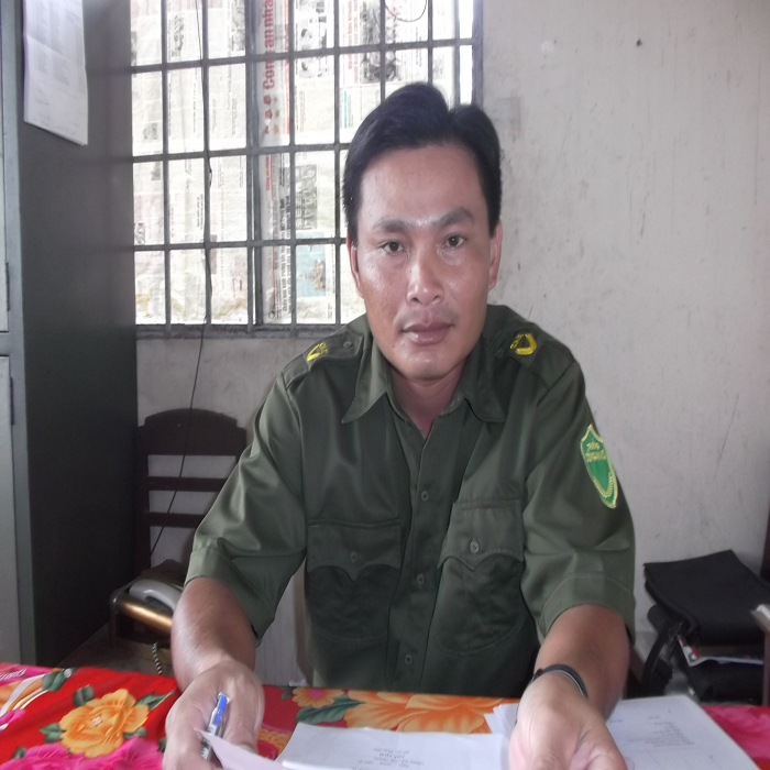 (bgiay)Bố mẹ ngã qụy khi con trai bị bắt vì rủ người yêu nhí 