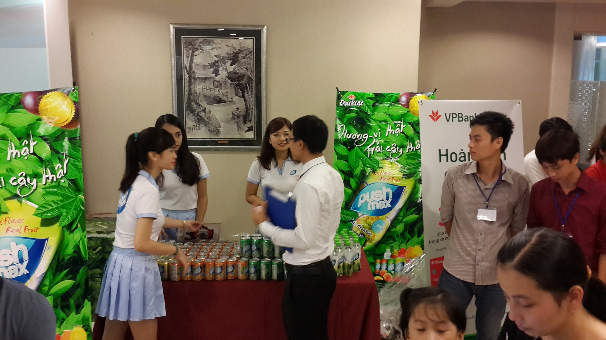 Hơn 14.000 lượt người tham gia “đại tiệc” giảm giá hàng hiệu Hơn 14.000 lượt người tham gia “đại tiệc” giảm giá hàng hiệu