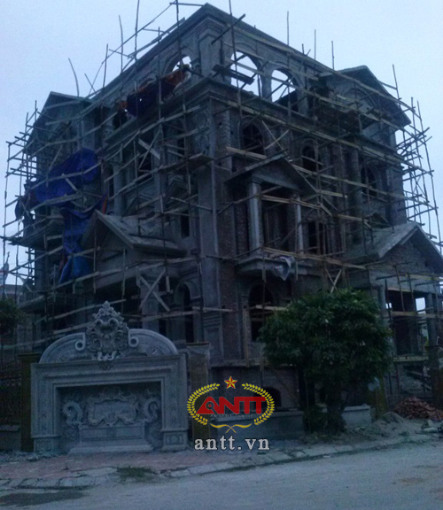 Hà Nội: Lâu đài xa hoa trong khu đô thị bình dân