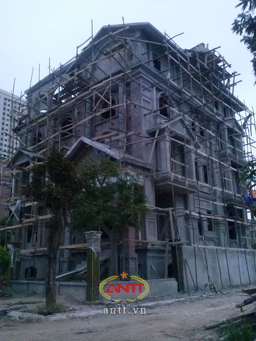 Hà Nội: Lâu đài xa hoa trong khu đô thị bình dân