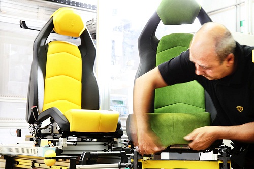 Bên trong xưởng sản xuất siêu xe Lamborghini