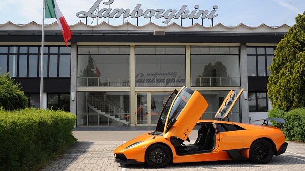 Bên trong xưởng sản xuất siêu xe Lamborghini