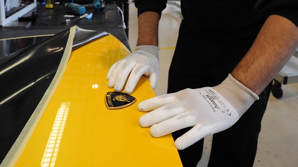 Bên trong xưởng sản xuất siêu xe Lamborghini
