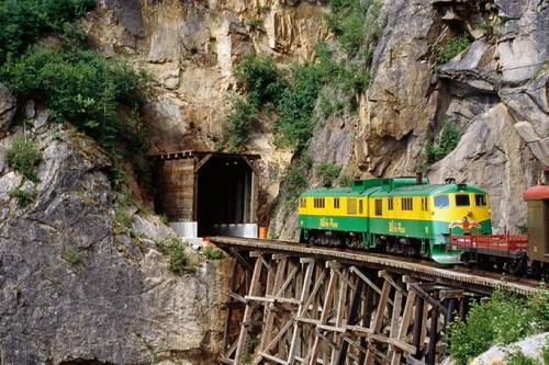 Những tuyến đường sắt trên cao độc đáo thế giới