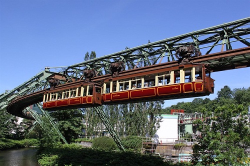 Những tuyến đường sắt trên cao độc đáo thế giới