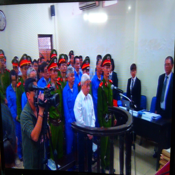 (bgiay)Ngày thứ ba xét xử “đại án bầu Kiên”: Đổ lỗi cho người đã (bgiay)Ngày thứ ba xét xử “đại án bầu Kiên”: Đổ lỗi cho người đã