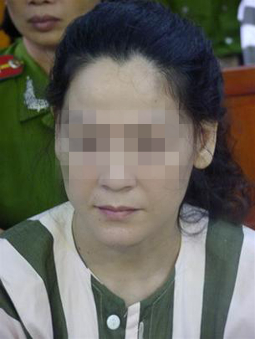 Đòn ghen “độc chiêu” đối phó với thói hám gái lạ đời của Năm Cam