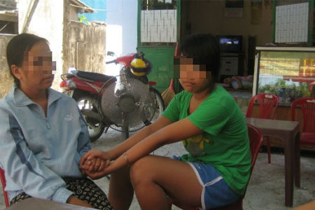 Bé gái hóa điên sau 