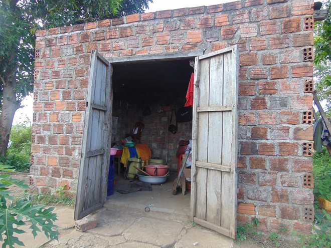 Nỗi uất nghẹn của người vợ bị 5 tên cướp làm nhục