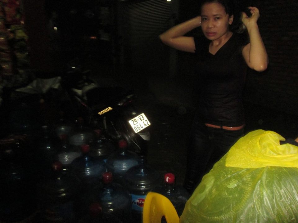 Tối 07/06, Hà Nội ngập lụt sau 30 phút mưa to