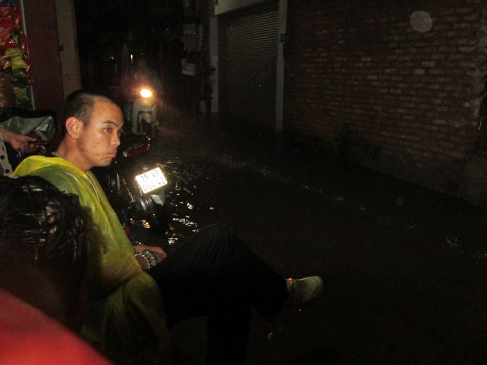 Tối 07/06, Hà Nội ngập lụt sau 30 phút mưa to