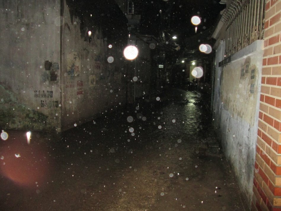 Tối 07/06, Hà Nội ngập lụt sau 30 phút mưa to