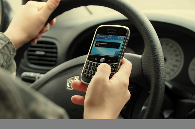 Những thói quen phụ nữ nên bỏ khi lái xe