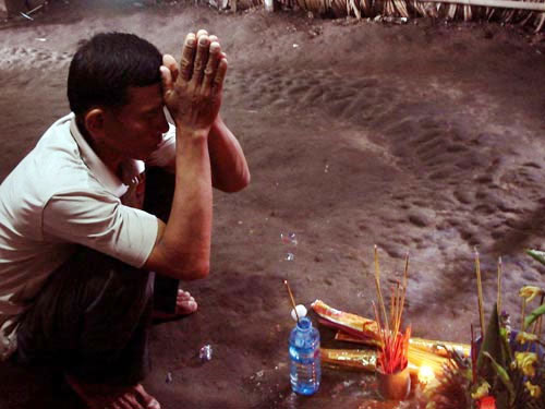 Tử tù duy nhất đủ sức ăn nửa con gà quay trước giờ thi hành án