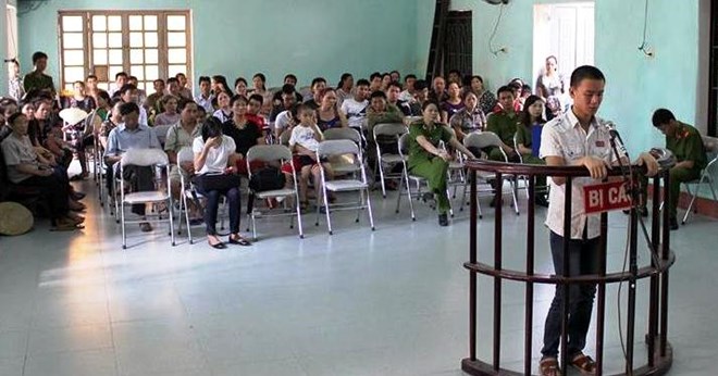 Thanh niên quật ngã CSGT trong clip gây xôn xao dư luận hầu tòa