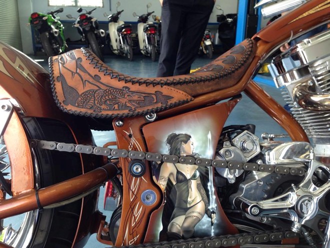 Xem môtô siêu dị giá hơn 2 tỷ đồng vừa về Việt Nam