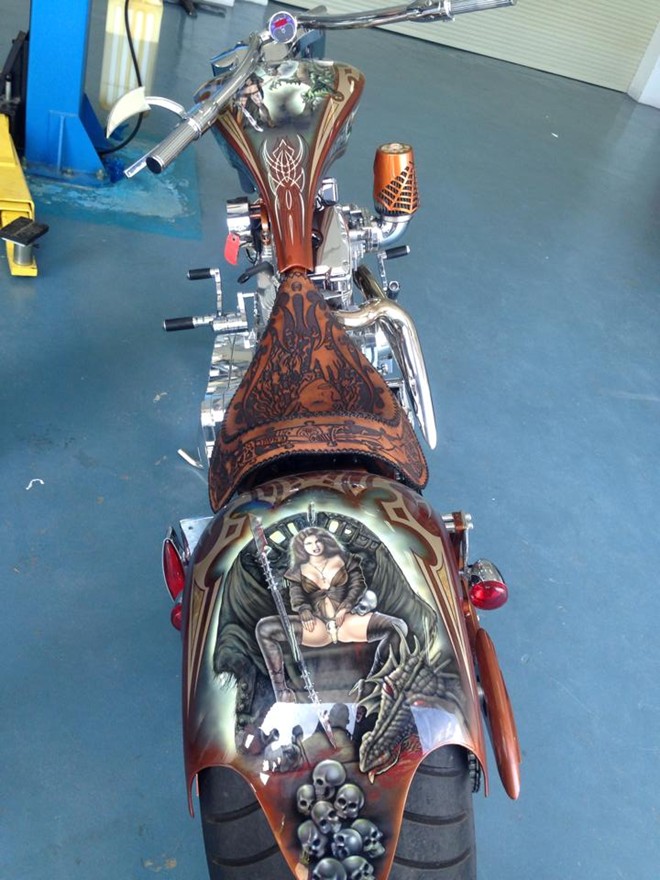 Xem môtô siêu dị giá hơn 2 tỷ đồng vừa về Việt Nam