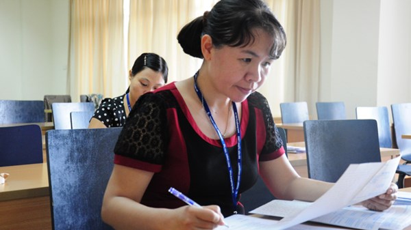 Chấm thi đại học: Dự báo điểm sàn không thấp hơn năm ngoái