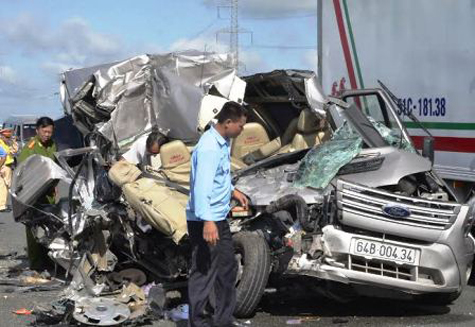 Tai nạn thảm khốc trên cao tốc Trung Lương do tài xế ngủ gật! Tai nạn thảm khốc trên cao tốc Trung Lương do tài xế ngủ gật!