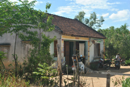 Di thư của thiếu nữ uống thuốc sâu tự vẫn bên đường