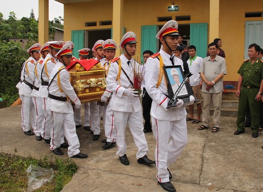 Đấu súng với 25 kẻ buôn heroin, 1 thượng úy công an hy sinh