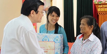 Chủ tịch nước thăm và làm việc tại huyện đảo Bạch Long Vĩ