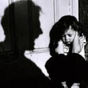 Ông lão 71 tuổi dâm ô với con, cháu của hàng xóm