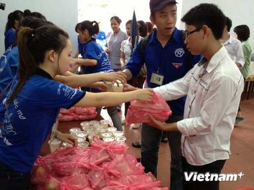 18 điểm phát cơm trưa miễn phí cho thí sinh tại Hà Nội