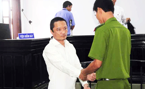 Gã giang hồ bị cảnh sát 