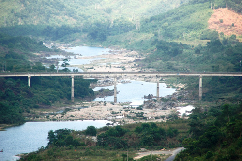 Lại động đất gây rung lắc mạnh tại Bắc Trà My Lại động đất gây rung lắc mạnh tại Bắc Trà My