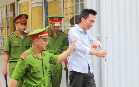 “Yêu” và mượn tiền nữ sinh, thầy giáo lãnh án