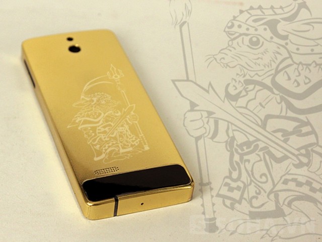 Bộ sưu tập điện thoại mạ vàng 12 con Giáp của đại gia TP.Vinh