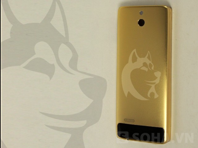 Bộ sưu tập điện thoại mạ vàng 12 con Giáp của đại gia TP.Vinh