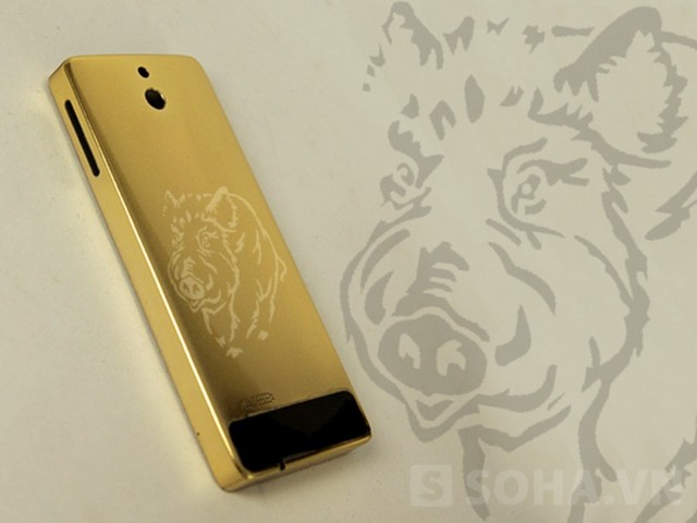 Bộ sưu tập điện thoại mạ vàng 12 con Giáp của đại gia TP.Vinh
