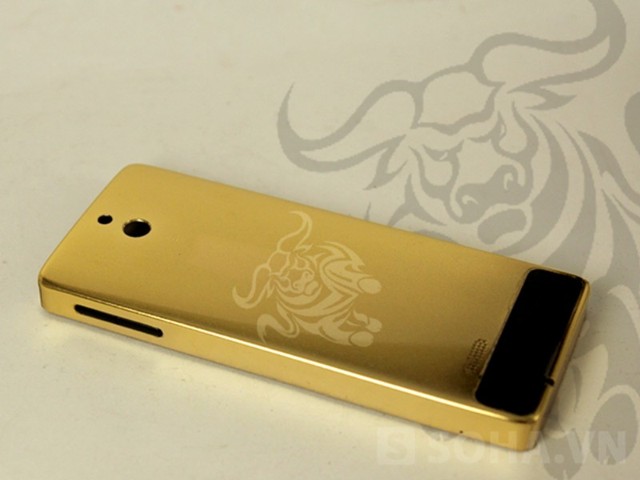 Bộ sưu tập điện thoại mạ vàng 12 con Giáp của đại gia TP.Vinh