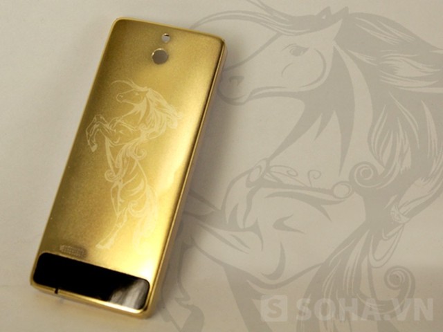 Bộ sưu tập điện thoại mạ vàng 12 con Giáp của đại gia TP.Vinh