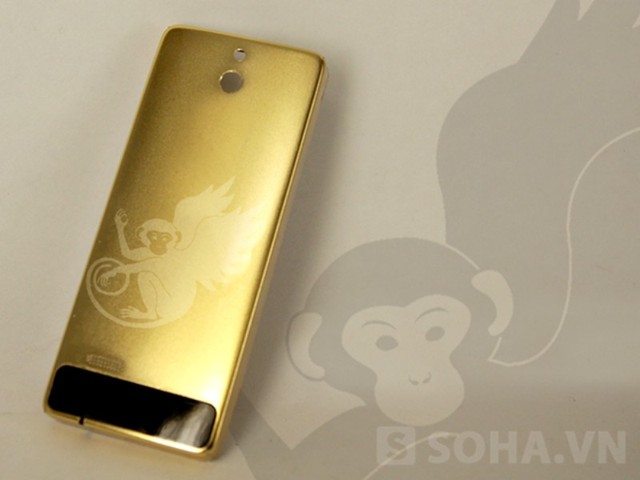 Bộ sưu tập điện thoại mạ vàng 12 con Giáp của đại gia TP.Vinh