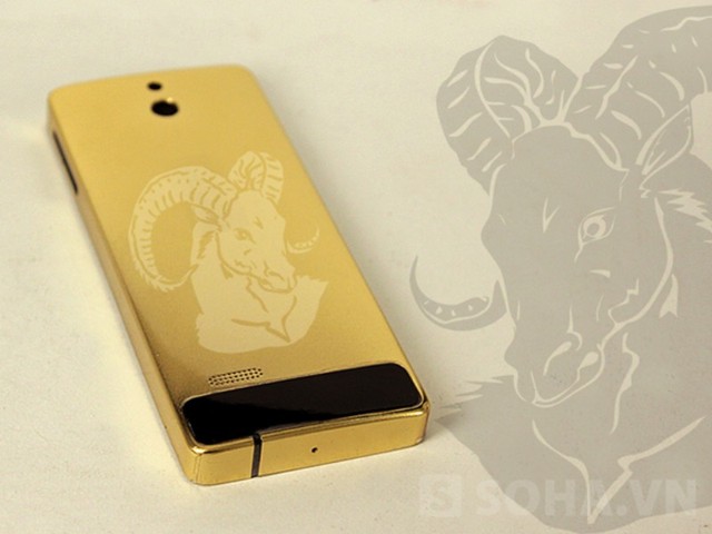 Bộ sưu tập điện thoại mạ vàng 12 con Giáp của đại gia TP.Vinh