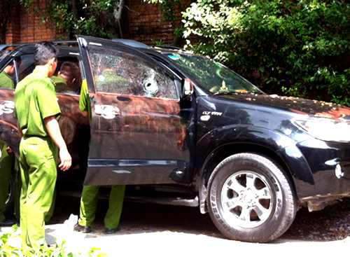 Vụ đôi nam nữ chết gục trong xe: Nghi vấn chuyện tình cảm