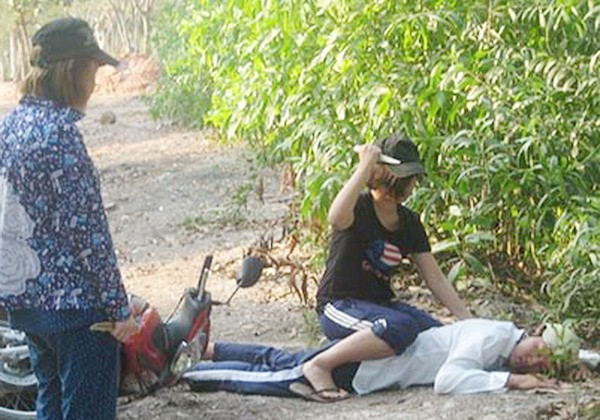 2 thiếu nữ đồng tính thực nghiệm hiện trường giết xe ôm 2 thiếu nữ đồng tính thực nghiệm hiện trường giết xe ôm