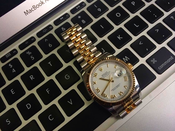 Trên tay đồng hồ Rolex Datejust mạ vàng 18k giá 270 triệu đồng Trên tay đồng hồ Rolex Datejust mạ vàng 18k giá 270 triệu đồng